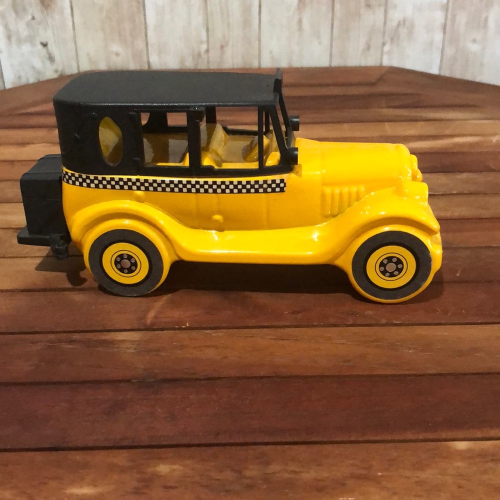 Vibtage avon bottle 1926 checker taxi cab